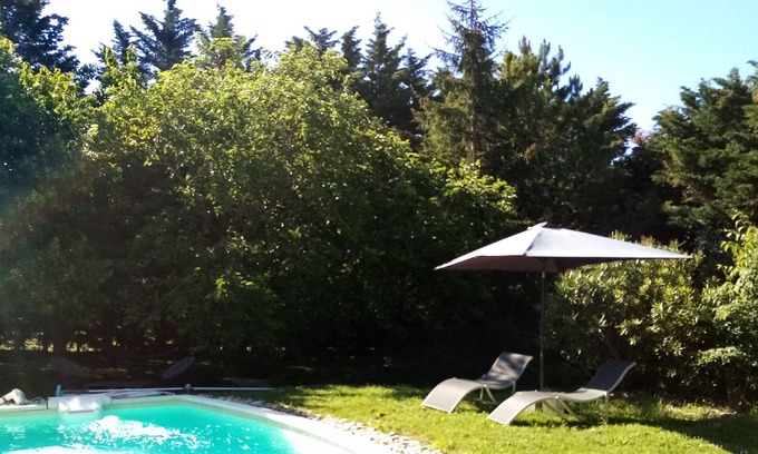 L'Isle-sur-la-Sorgue Cabaña | Le cigalou: Haven of peace in the heart of Provence