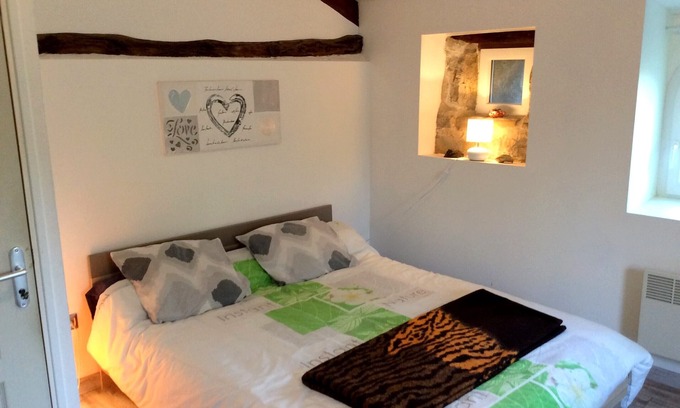Villefranche-de-Rouergue Cama Y Desayuno | Le Clos du Mûrier is located in a quiet, pleasant countryside setting.
