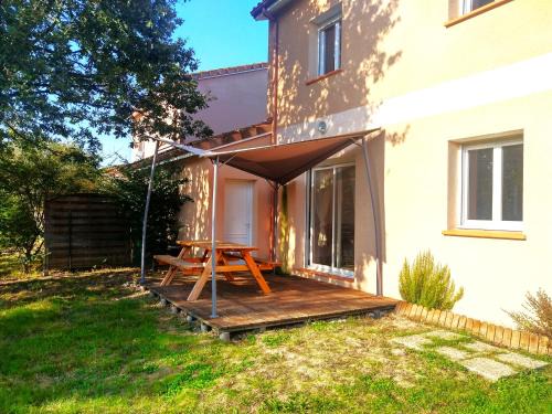 Montauban Casa | Le Clos Andrée - Charmante maison 8 personnes - 5 lits - Climatisation réversible RDC - Parking 3 véhicules - Garage - Zone Nord Montauban - Terrasse et jardin