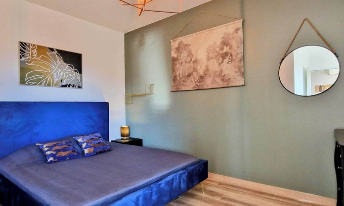 Tarbes Apartamento | LE CLOS DES HALLES, DUPLEX WITH BALCONY AND AIR CONDITIONING, HALLES MARCADIEU