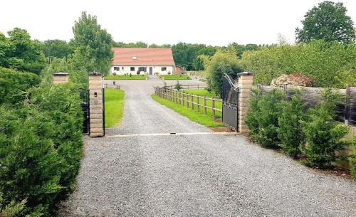 Saint-Yan Cama Y Desayuno | LE CLOS DES PRAIRIES Suite 2 grandes chambres