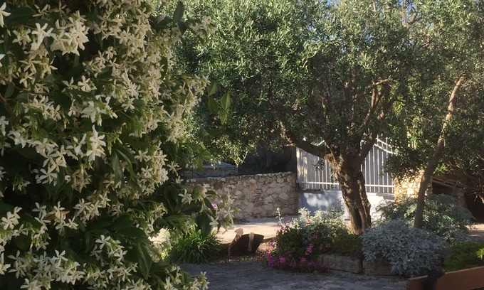 13th Arrondissement Cama Y Desayuno | Le Clos du Jas