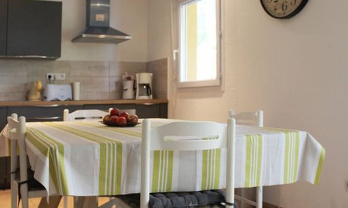 La Roque-d'Antheron Apartamento | LE CLOS HORTENSE - HERMOSO APARTAMENTO CON TERRAZA DE MADERA.