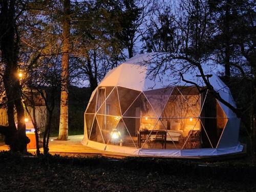 Saint-Jean-d'Elle Cabina | le cocon d'amour " Dôme avec jaccuzi privé "