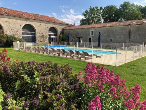 Surgeres Casa | Le Colombier Gîtes