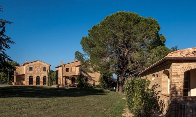 Bollano Otro | Le Coppiole, luxurious Tuscan property, 3 villas, infinity edge pool