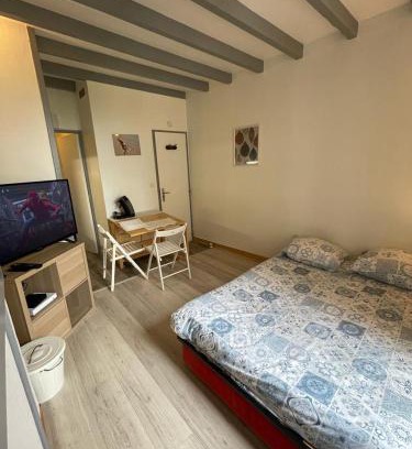 Centre Ville Apartamento | Le cosy- calme, idéale couple, business, longs séjours(WIFI, Netflix, stationnement public gratuit)