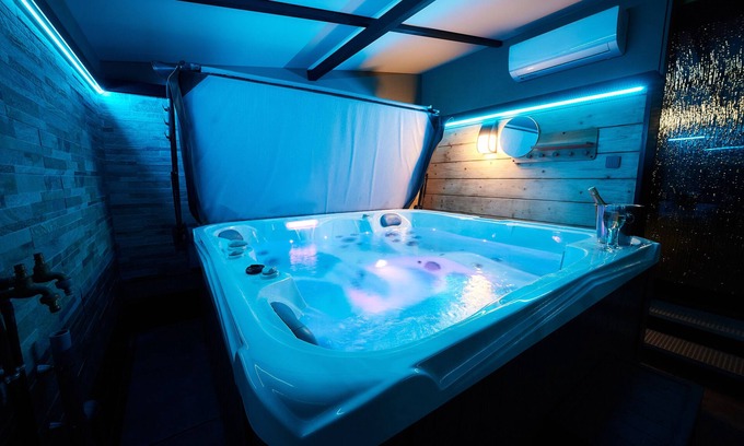 Le Hanouard Casa | LE CYGNE - 4* tourist accommodation WITH PRIVATE JACUZZI ON COVERED TERRACE-