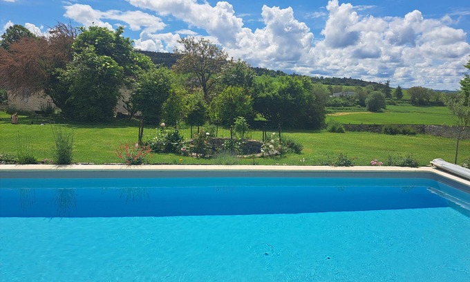 Stigny Casa | le domaine aux herbes folles