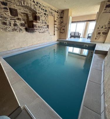 Saint-Laurent-d'Olt Casa | LE DOMAINE DU BEZ GITE DE michel PISCINE SAUNA HAMMAM SPA