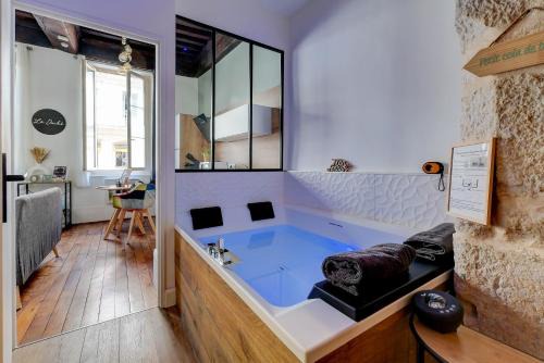 Dijon Centre Ville Apartamento | Le Duché - Séjour romantique avec balnéo privative - Dijon centre