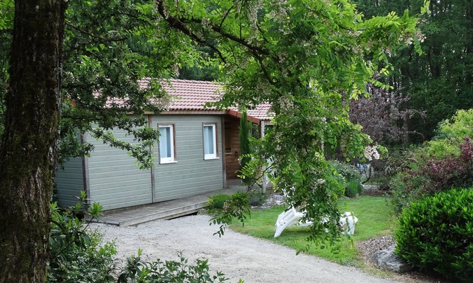 Le Fay Chalet De Esquí | LE FAY: Chalet (Vanneau) al borde de un estanque rodeado de naturaleza