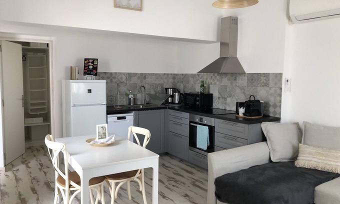 Saintes-Maries-de-la-Mer Apartamento | Apartamento con terraza a 300 metros de las playas, wifi gratuito.