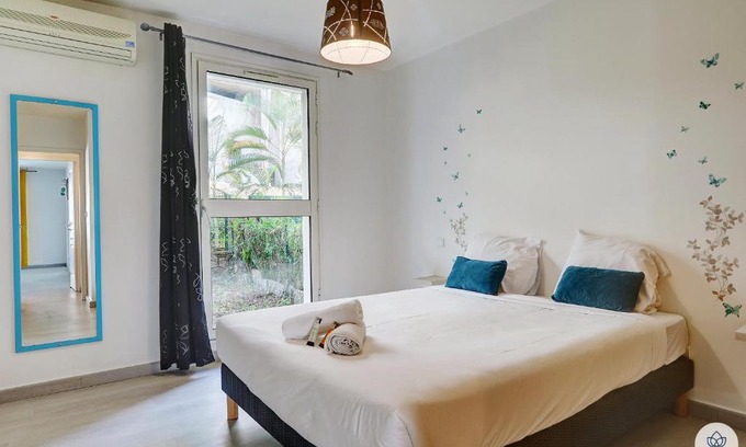 Saint-Denis Apartamento | Le Frangipanier - 66m2 - 2 Chambres - Terrasse & Jacuzzi