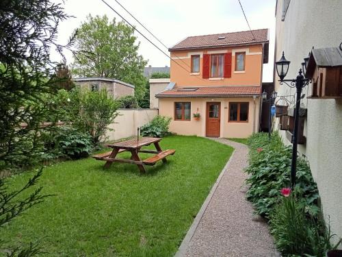 Verdun Casa | Le gîte embarqué - Géré par Presta-Zen'Services - Barque électrique en supplément
