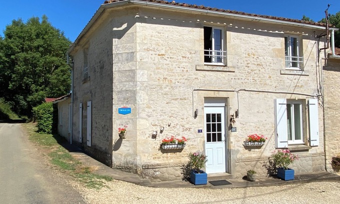 La Caillere-Saint-Hilaire Casa | Le Gîte au Coin des Abeilles - Preciosa casa rural de piedra de tres dormitorios con piscina