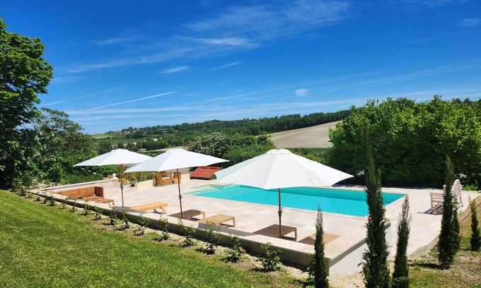 Celles Cabaña | Le Grenier, a charming gîte on the side of a hill. Stunning views, stunning pool