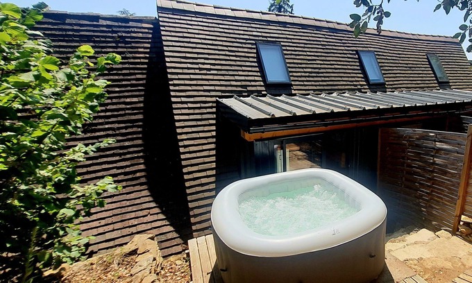 Carsac-Aillac Apartamento | Le gros chêne, Jacuzzi privé jardin, Near Sarlat, Rocamadour, Lascaux, Padirac