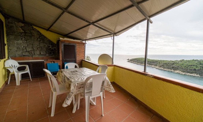 Campo nell'Elba Apartamento | Le Isole with large terrace overlooking the sea