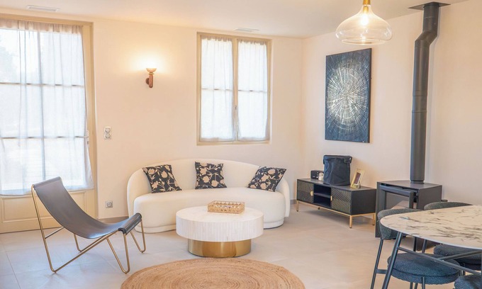 Pezenas Apartamento | Le Jardin, Gîte Haut de Gamme Cosy Avec spa Privatif et Piscine, à Pézenas