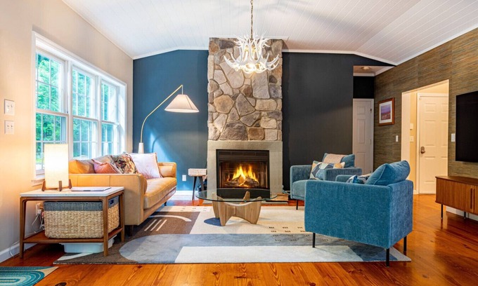 Town of Marbletown Casa | NEW: Gorgeous Home w/ Dream Patio and AC
