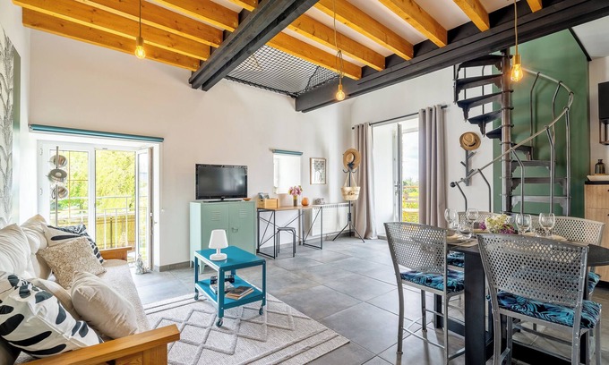 Plouasne Casa | Casita de campo 'Ravissant Gite Rénové Breton' con terraza privada, jardín privado y Wi-Fi