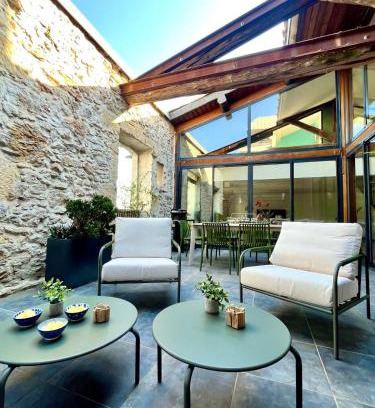 Sete Apartamento | LE LOFT DE THAU, Standing, Grand Patio, Déco Bohème, Parking, Climatisation