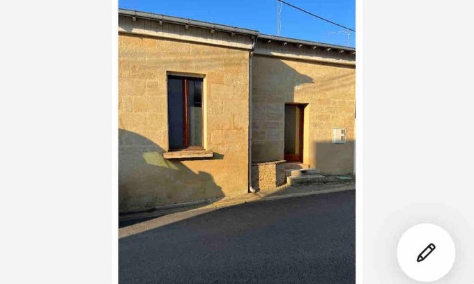 Doue-la-Fontaine Casa | Le logis des roses
