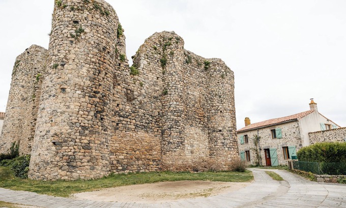 Les Chatelliers-Chateaumur Casa | Le logis du vieux Donjon, 10 min from Puy du Fou