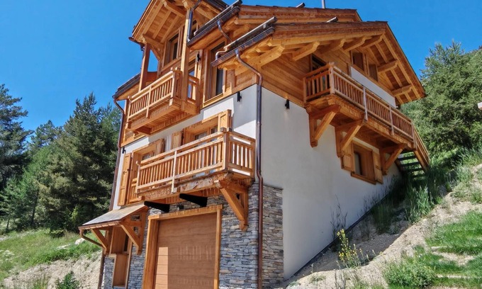 Ceillac Chalet De Esquí | LE LOUP BLANC Chalet | 3 bed rooms | Ceillac