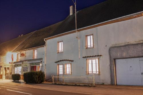 Longwy-sur-le-Doubs Cama Y Desayuno | Le loup qui dort