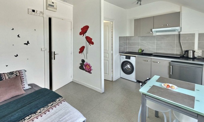 Evreux Apartamento | Le Lumineux Studio 6 Face Gare Wifi Gratuit et à Deux pas du Centre Ville !