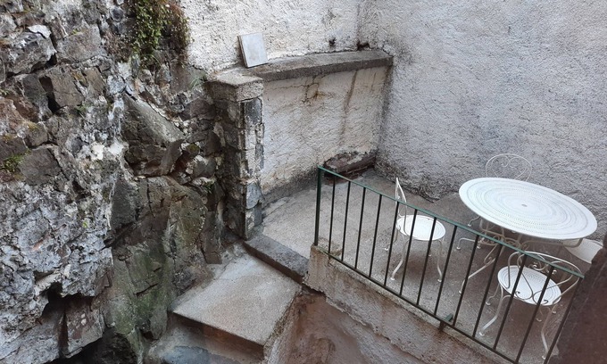 Rochefort-Montagne Casa | Le Lys holiday home, private courtyard and sauna.