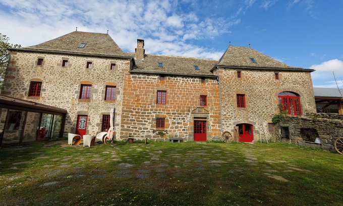 Oradour Apartamento | Le manoir de la Chaumette Independent apartment with games room and swimming pool