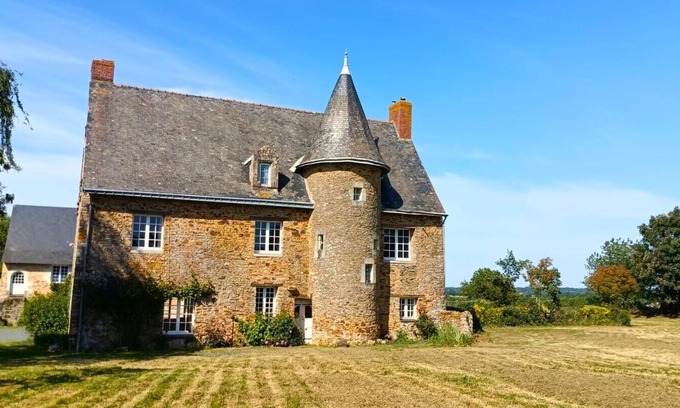 Chambellay Casa | Le manoir de Beauregard, authentic 15th century manor house from Anjou: 10 bedrooms and swimming pool