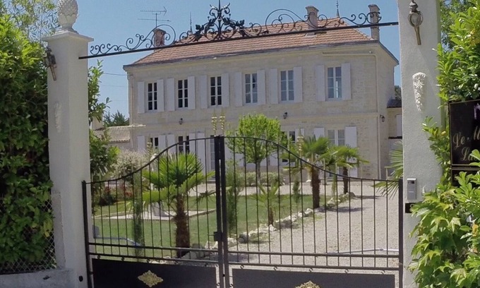 Queyrac Otro | Le Manoir Lacustre Medoc, large house near castles and Ocean15 to 22 people
