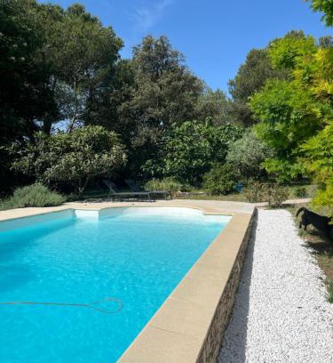 Quartier des Espesses Casa | Le mazet en été en garrigue nimoise et parking