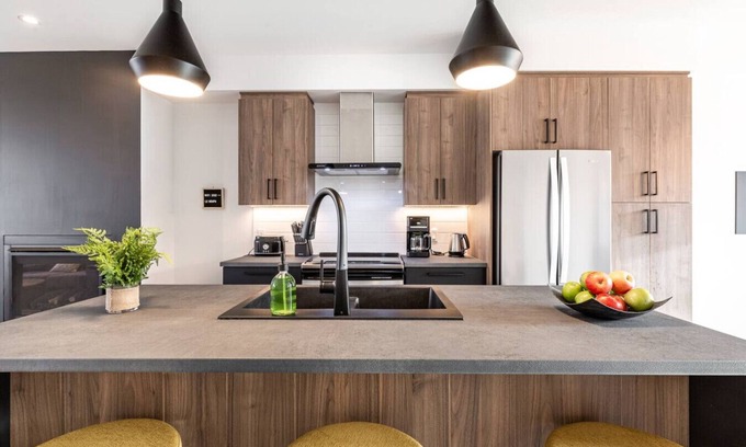 Magog Apartamento | Le Memph: 1-bedroom pool spa Lake Memphremagog