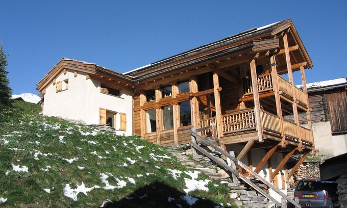 Saint-Veran Chalet De Esquí | LE MIELI encantador chalet de alerce **** con vista panorámica para 7 personas
