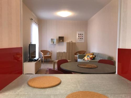 Cœur de Ville Apartamento | LE MOMBRUN - Parking Privé - Hypercentre - Patio Intérieur