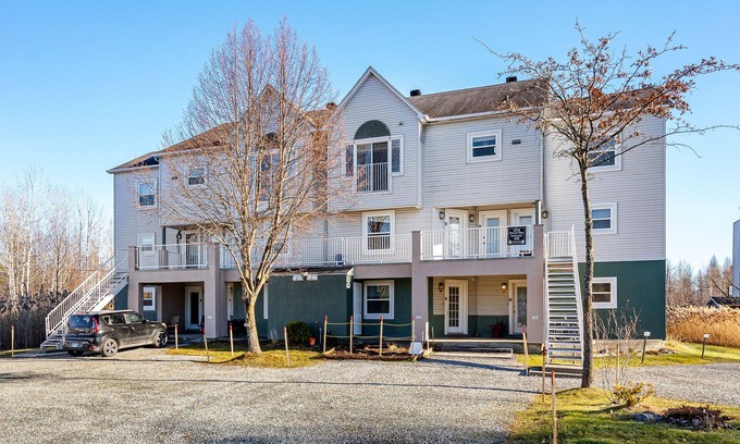 Magog Apartamento | Le Moment, profitez du calme de l'eau et des montagnes.