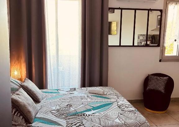 Les Halles - Valliere Cama Y Desayuno | LE MONICA
