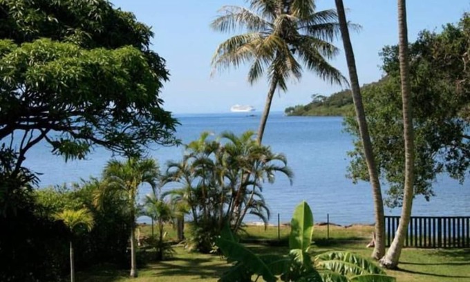 Mont-Dore Sud Villa | Le Mont Dore: Villa de lujo con playa privada ...