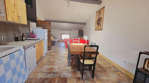 Remoulins Apartamento | LE NID Appt 2 chambres Proche Pont du Gard