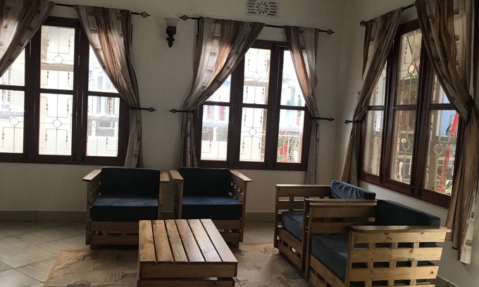 Boma la Ngombe Casa | Le Parlour