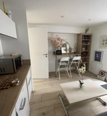 Les Sables d'Olonne Apartamento | Le Patio de la Tour ! hotel 1 chambre avec SAUNA PRIVE sur le remblai