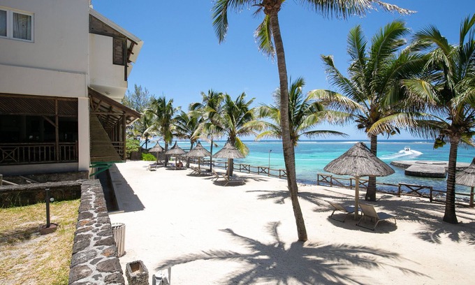 Blue Bay Hotel | Le Peninsula Bay Beach Resort