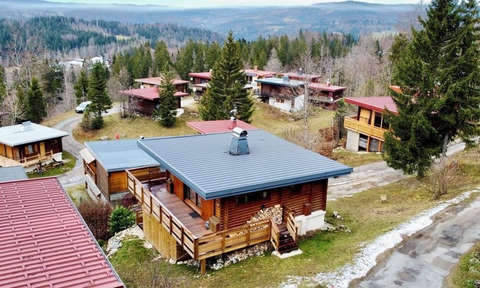Premanon Chalet De Esquí | Le Petit Boulu Chalet on the slopes with a view!