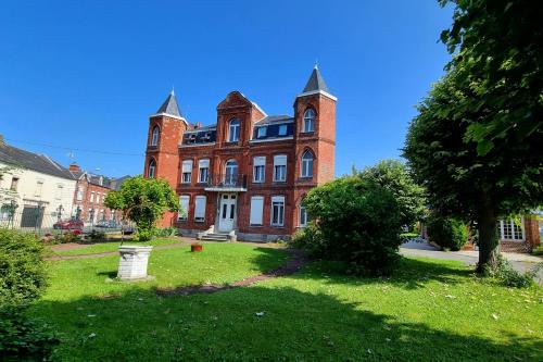 Avesnes-sur-Helpe Apartamento | Le petit Château Avesnois - Studio avec terrasse vue sur le jardin