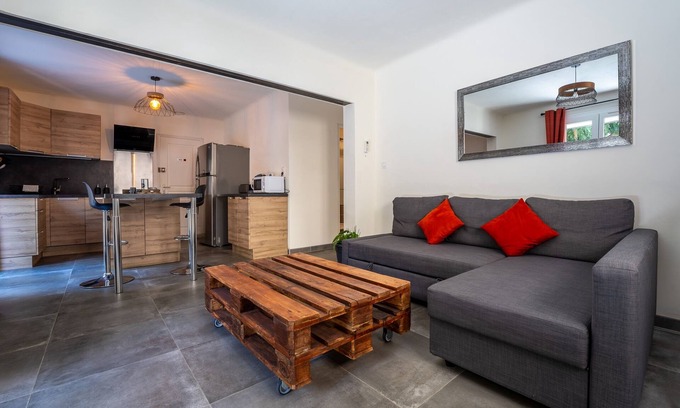 Courthezon Apartamento | Le Petit Cocon de Provence - Appt climatisé